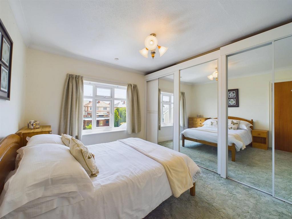 Bedroom: