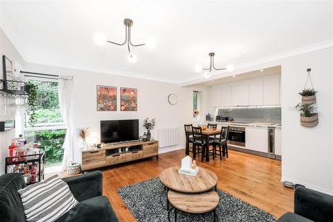 2 bedroom flat for sale, Dickens Court, Makepeace Road, Wanstead