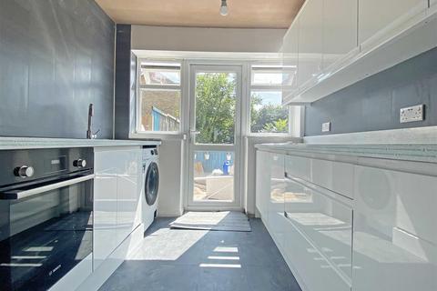 3 bedroom terraced house to rent, Donald Way, Moulsham Lodge, Chelmsford