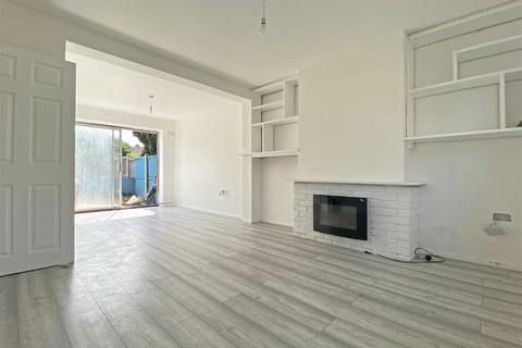 3 bedroom terraced house to rent, Donald Way, Moulsham Lodge, Chelmsford