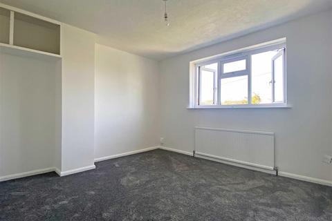3 bedroom terraced house to rent, Donald Way, Moulsham Lodge, Chelmsford