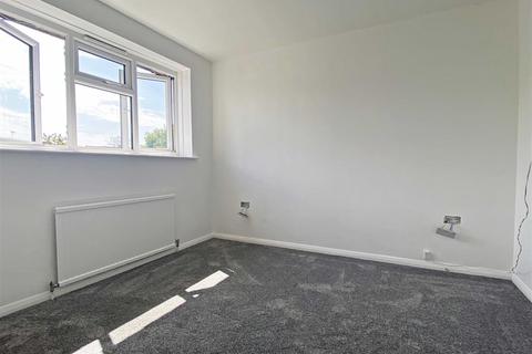 3 bedroom terraced house to rent, Donald Way, Moulsham Lodge, Chelmsford