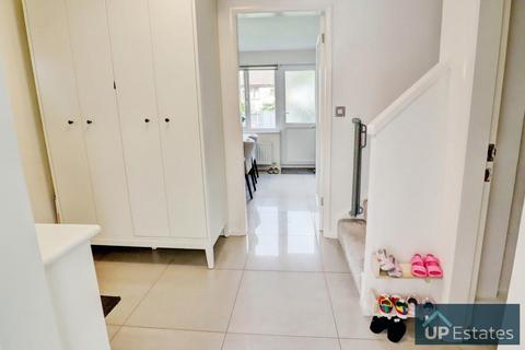 28 Beverley Avenue, Nuneaton, CV10 9SH