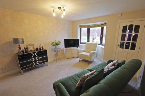 2 bedroom house for sale, Dene Royd Close, Stainland, Halifax