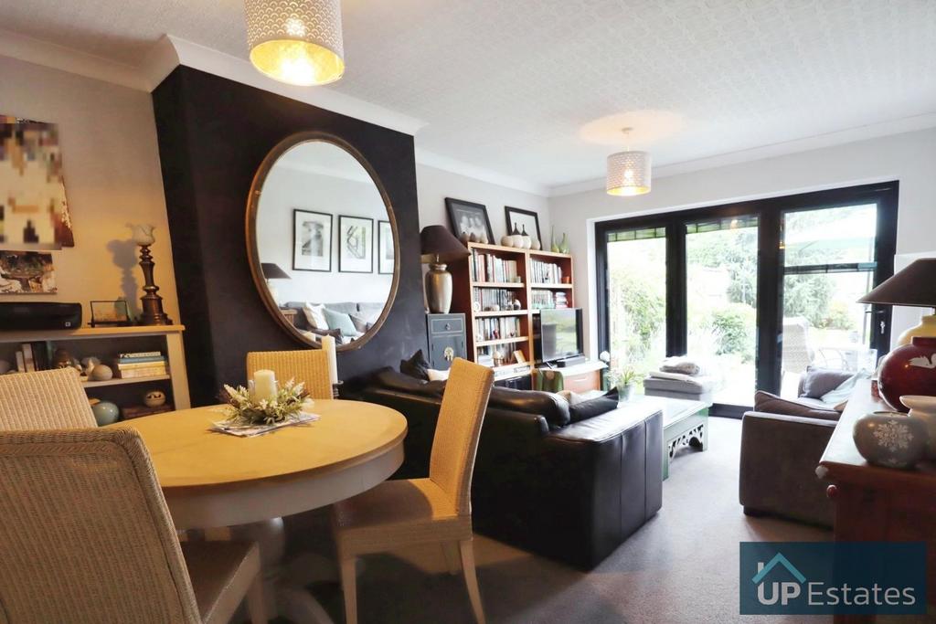 Lounge/ dining room
