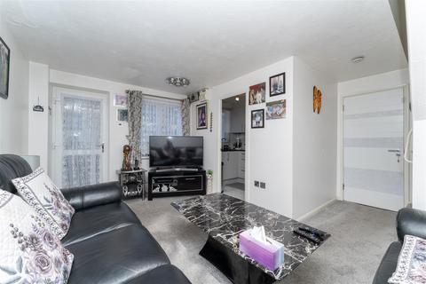 2 bedroom end of terrace house for sale, Hawthorn Close, Hounslow TW5