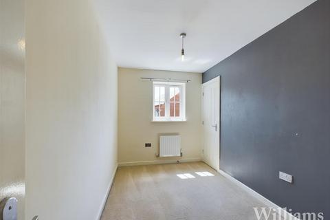 2 bedroom flat for sale, Siddington Drive, Aylesbury HP18