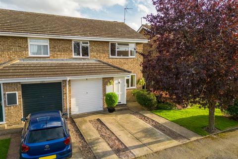 4 bedroom semi-detached house for sale, Braden Close, Aylesbury HP21