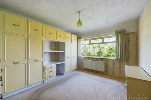 48 Overbury Crescent, New Addington, Croydon, CR0 0LN