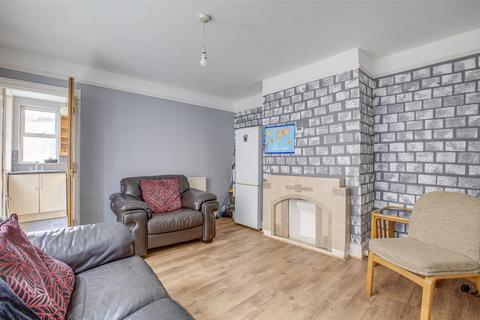 3 bedroom semi-detached house for sale, Desborough Avenue, High Wycombe HP11