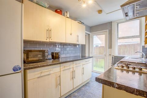 3 bedroom semi-detached house for sale, Desborough Avenue, High Wycombe HP11