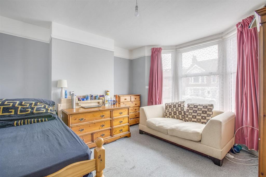 133 Desborough Avenue, HP11 2 SG-5.jpg