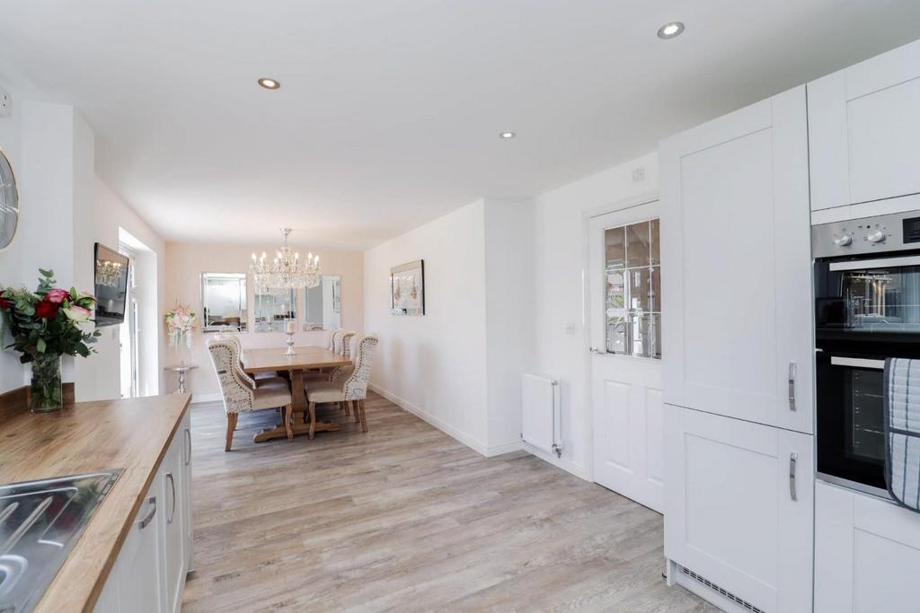 Kitchen/Dining Area
