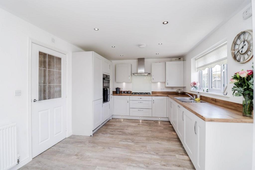 Kitchen/Dining Area