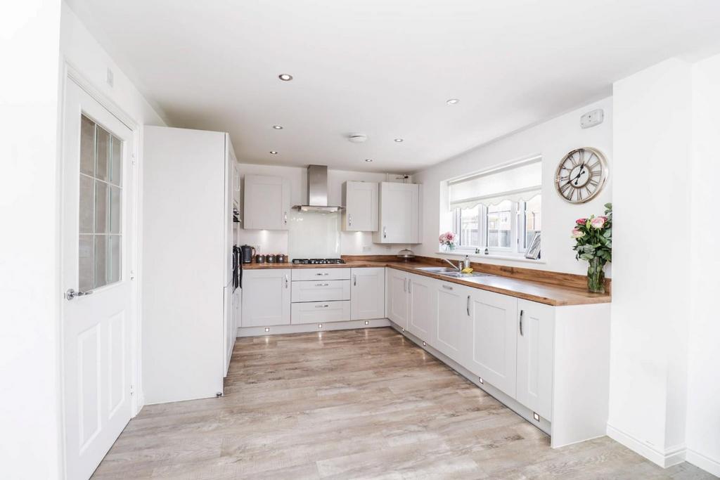Kitchen/Dining Area