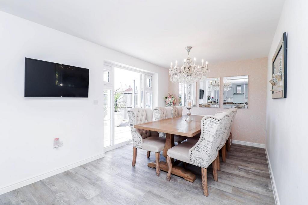 Kitchen/Dining Area