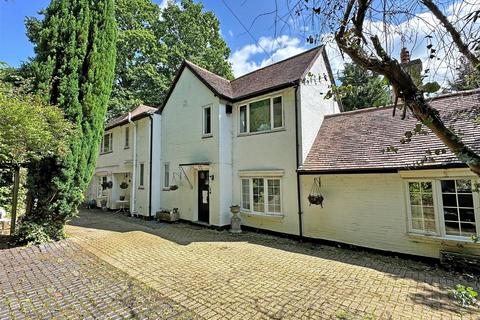 3 bedroom detached house for sale, Mill Street, Redhill