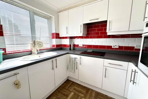 2 bedroom flat for sale, West Road, Clacton-On-Sea CO15