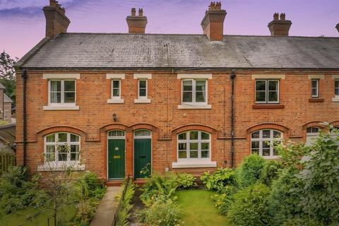 2 bedroom cottage for sale, Lovely 2 Bedroomed Terrace with Large Garden