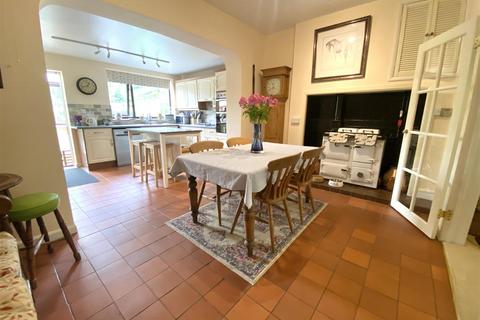 2 bedroom cottage for sale, Lovely 2 Bedroomed Terrace with Large Garden