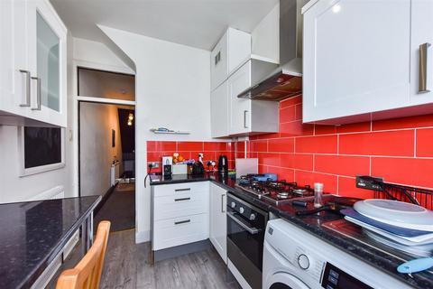 2 bedroom flat for sale, Ronald Park Avenue, Westcliff-On-Sea SS0