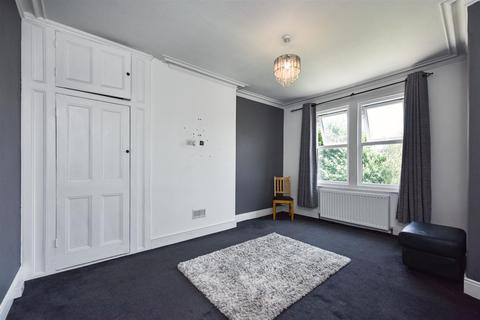 2 bedroom flat for sale, Ronald Park Avenue, Westcliff-On-Sea SS0