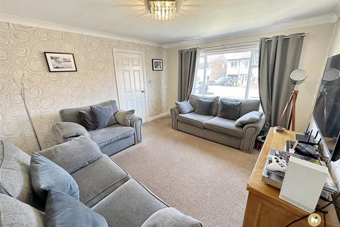 19 Westways, Wrenthorpe, Wakefield, WF2 0TE
