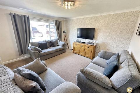 19 Westways, Wrenthorpe, Wakefield, WF2 0TE