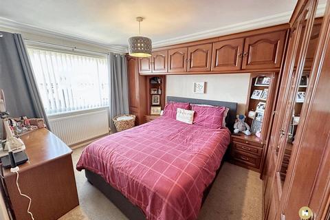 19 Westways, Wrenthorpe, Wakefield, WF2 0TE