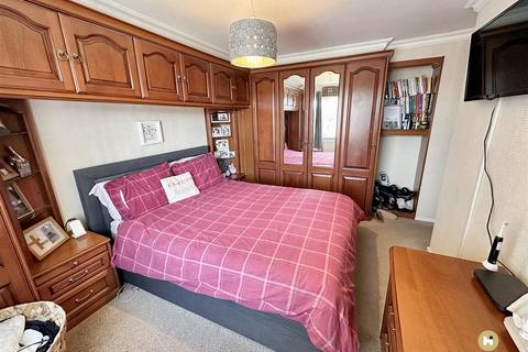 19 Westways, Wrenthorpe, Wakefield, WF2 0TE