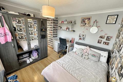 19 Westways, Wrenthorpe, Wakefield, WF2 0TE