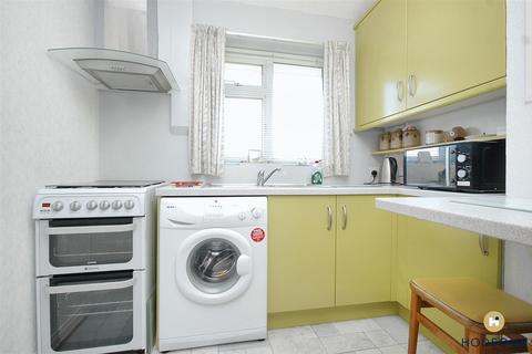 undefined, Thornhill Drive, Wakefield WF2