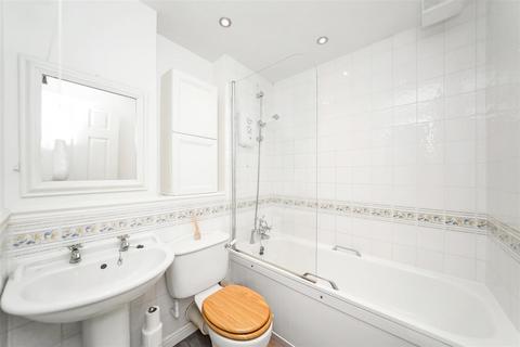 12 Redwood Gardens, Chingford, London, E4 7NZ
