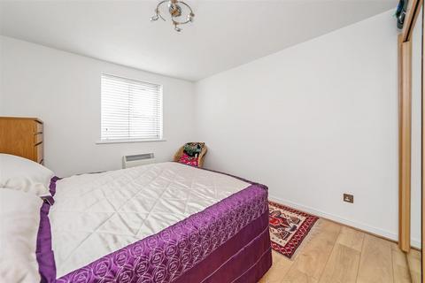 12 Redwood Gardens, Chingford, London, E4 7NZ