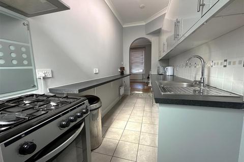 4 bedroom end of terrace house to rent, Moselle Avenue, London N22