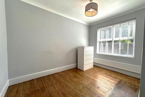 4 bedroom end of terrace house to rent, Moselle Avenue, London N22