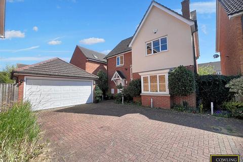 4 bedroom detached house for sale, Murray Way, Wickford