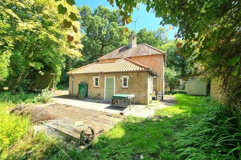 11 Bath Road, Chapmanslade, Westbury, BA13 4AF