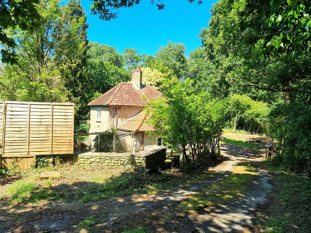 11 Bath Road - Rear2.jpg