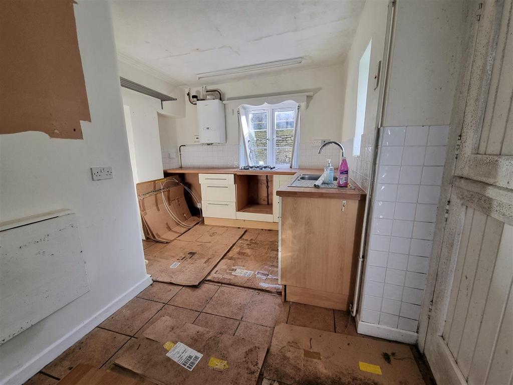 11 Bath Road - Kitchen.jpg