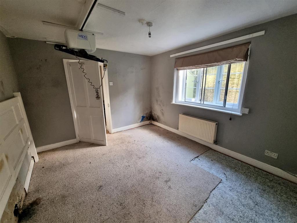 11 Bath Road - Dining Room.jpg