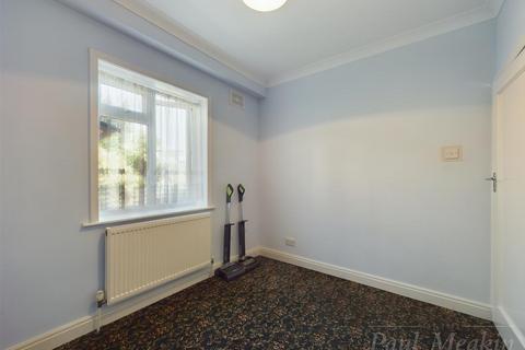 13 Tandridge Gardens, South Croydon, CR2 9HW