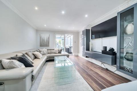 13 Battle Close, London, SW19 1AL