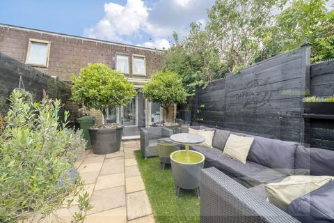 13 Battle Close, London, SW19 1AL