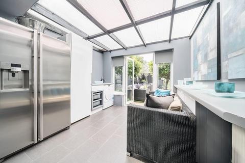 13 Battle Close, London, SW19 1AL