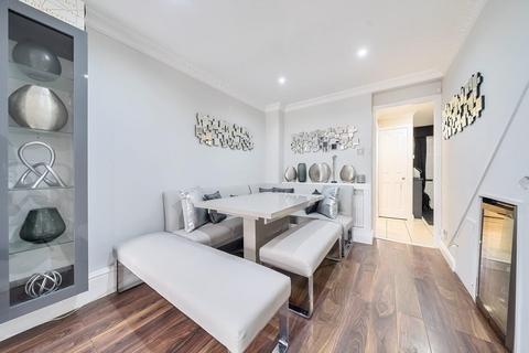 13 Battle Close, London, SW19 1AL