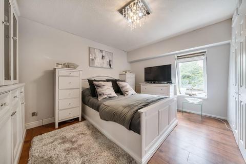 13 Battle Close, London, SW19 1AL