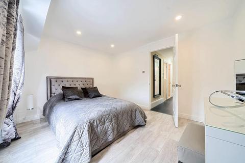 13 Battle Close, London, SW19 1AL