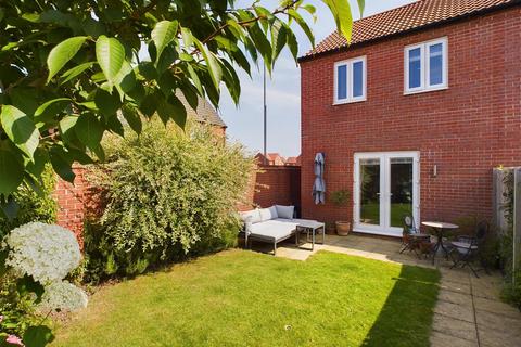 2 bedroom semi-detached house for sale, 12 Slayersdale, Driffield, YO25 5EA