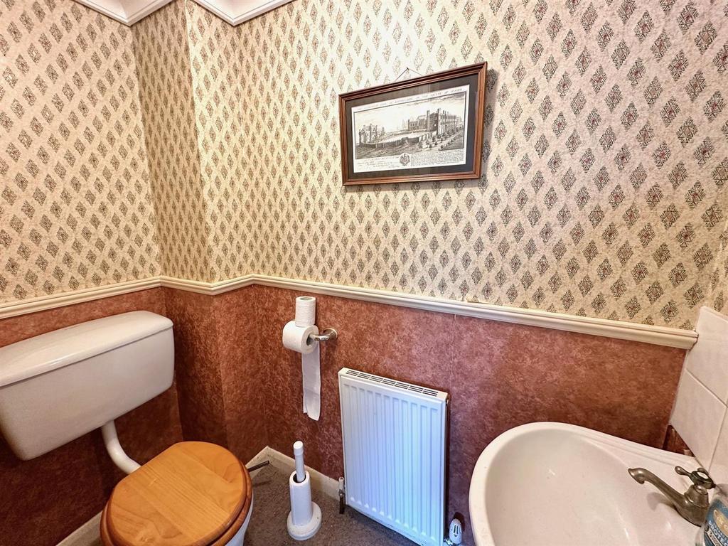 Cloakroom (W.C)